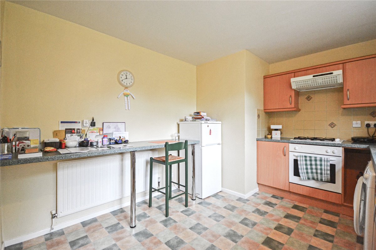 3 bedroom flat, Lingholme Close, Cambridge CB4 - Available