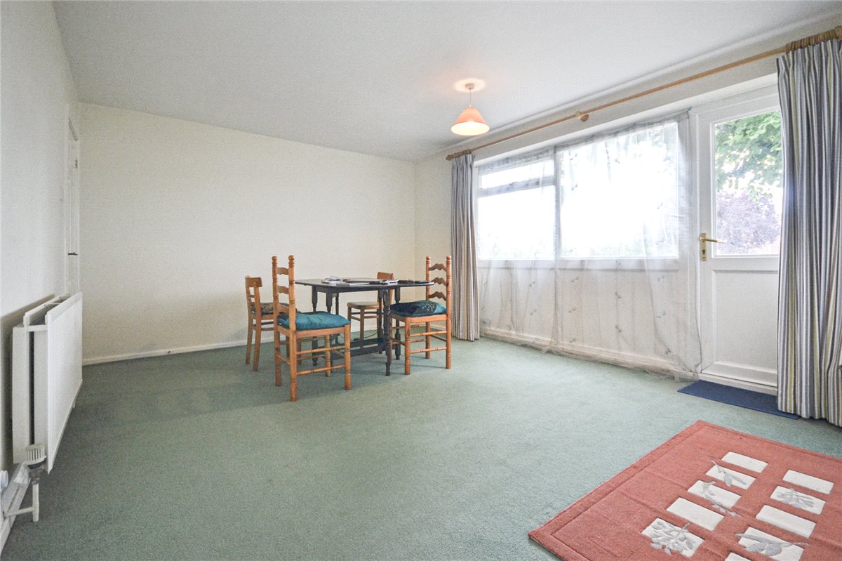 3 bedroom flat, Lingholme Close, Cambridge CB4 - Available