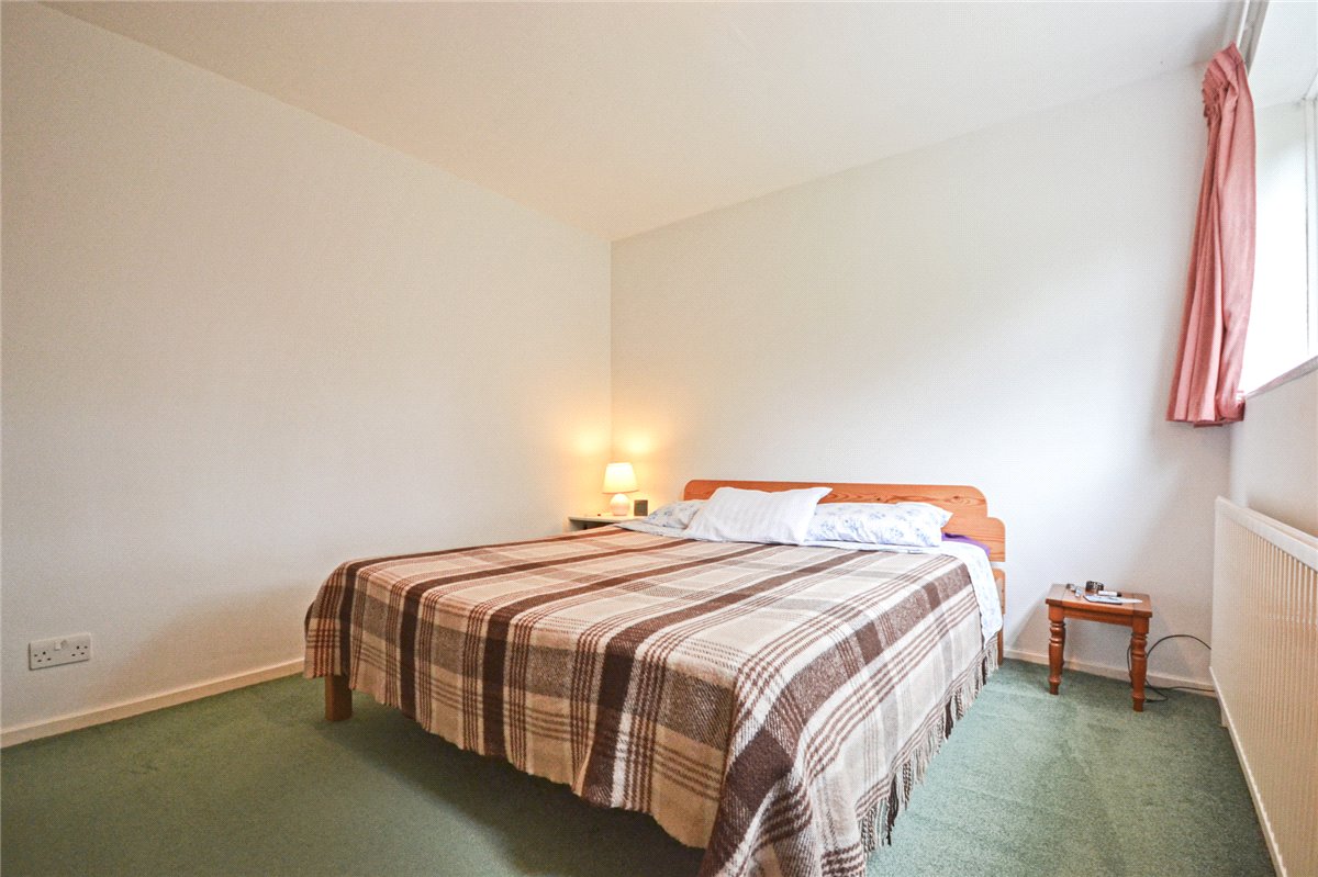 3 bedroom flat, Lingholme Close, Cambridge CB4 - Available