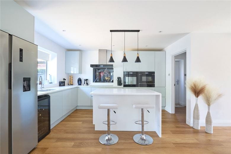 4 bedroom house, Newmarket Road, Kennett CB8 - Available