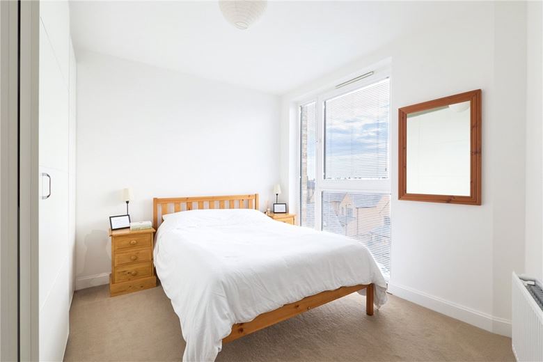 2 bedroom flat, Osprey Drive, Trumpington CB2 - Available