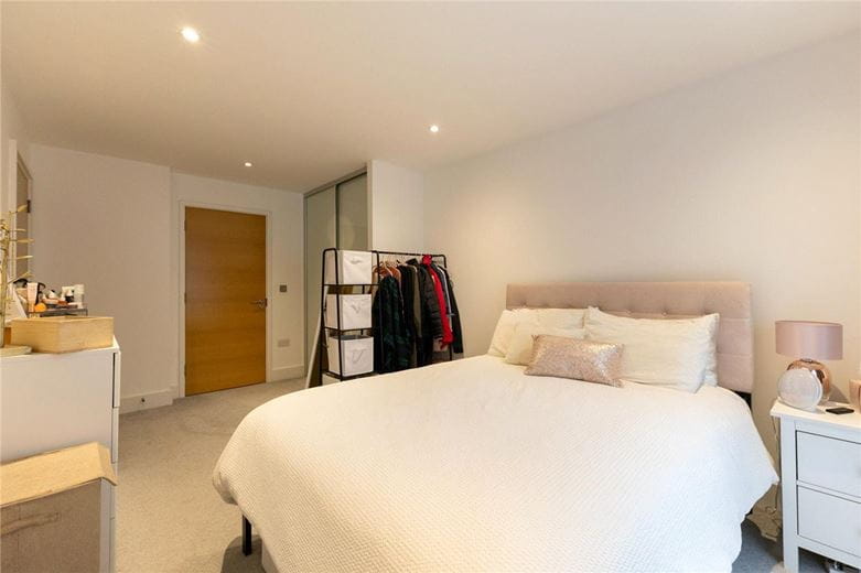 2 bedroom flat, Keynes House, Kingsley Walk CB5 - Available