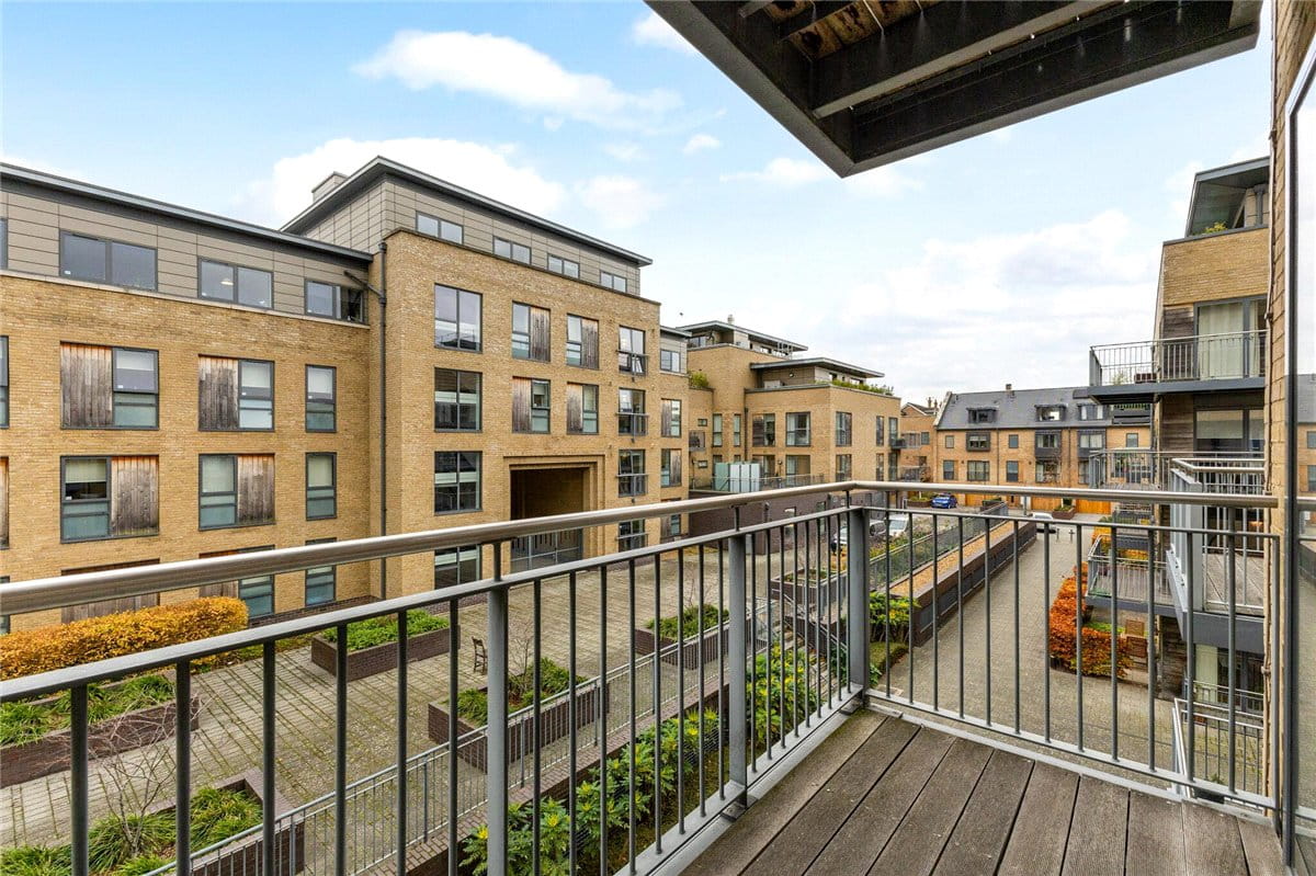 2 bedroom flat, Keynes House, Kingsley Walk CB5 - Available