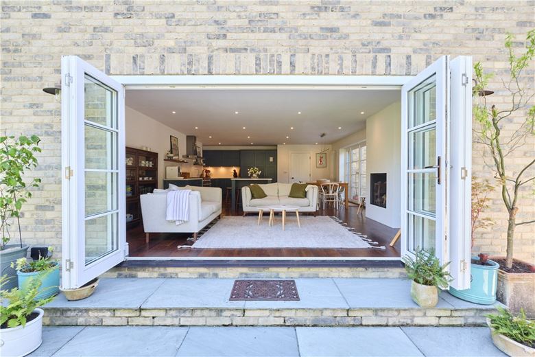 4 bedroom house, Cambridge Road, Oakington CB24 - Available