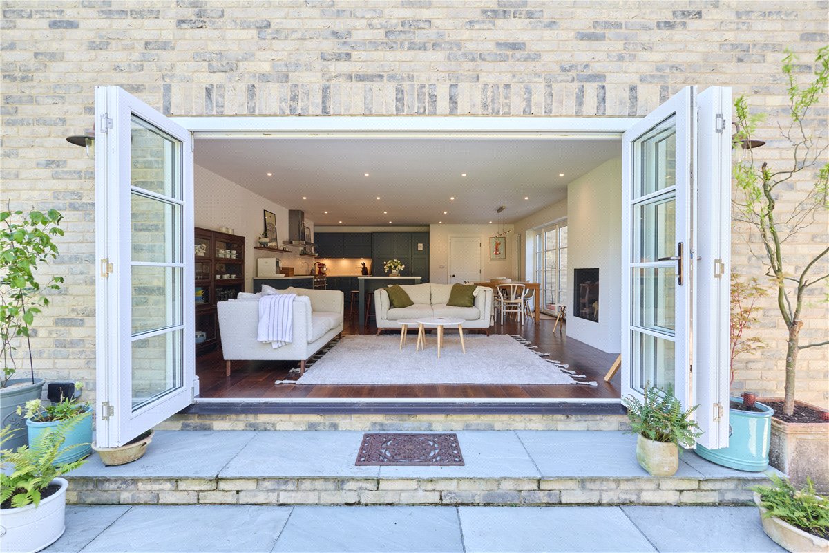 4 bedroom house, Cambridge Road, Oakington CB24 - Available