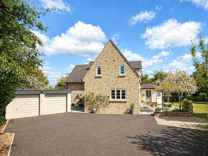 4 bedroom house, Cambridge Road, Oakington CB24 - Available