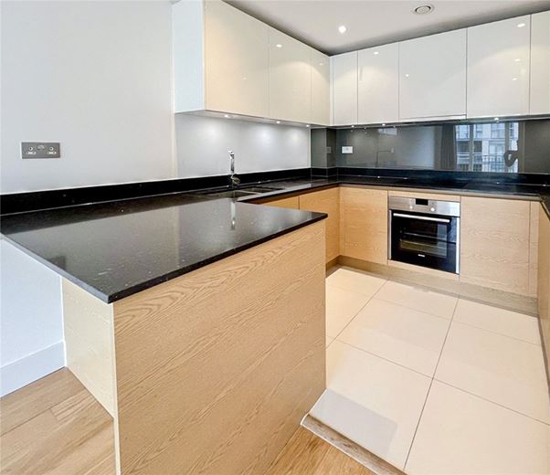 1 bedroom flat, Marlowe House, Kingsley Walk CB5