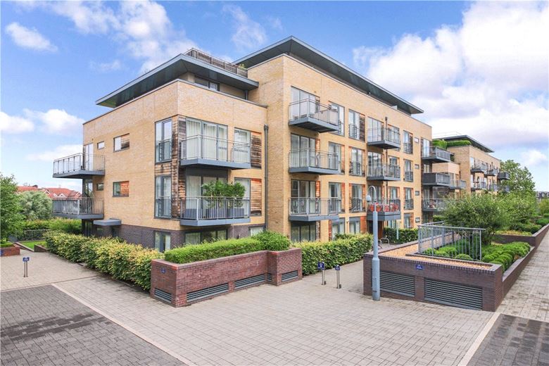 1 bedroom flat, Marlowe House, Kingsley Walk CB5