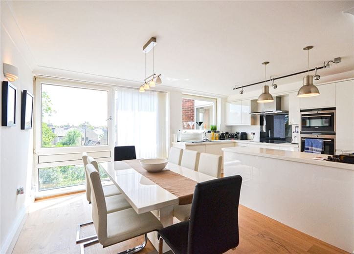 2 bedroom flat, Mayfair Court, Milton Road CB4