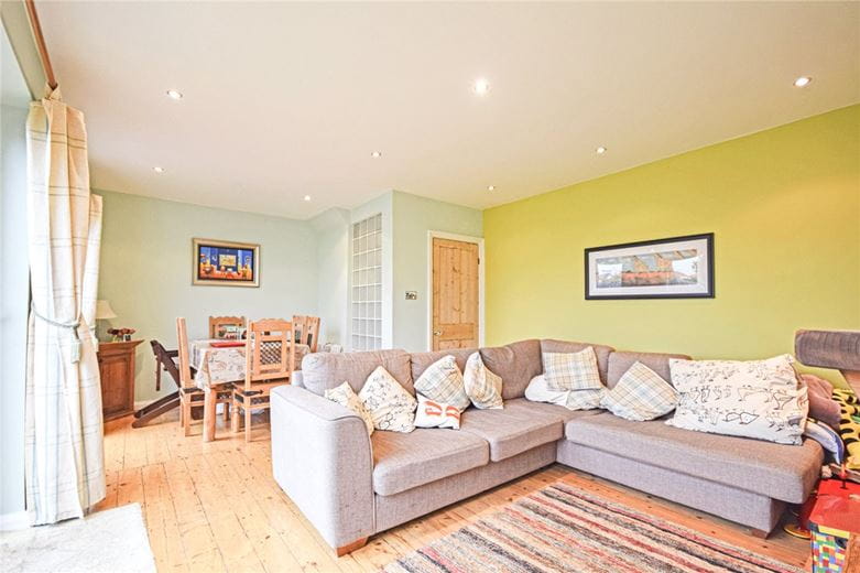 3 bedroom house, Oak Tree Avenue, Cambridge CB4 - Let Agreed