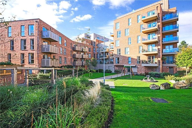 2 bedroom flat, Scholars Court, Harrison Drive CB2 - Let Agreed