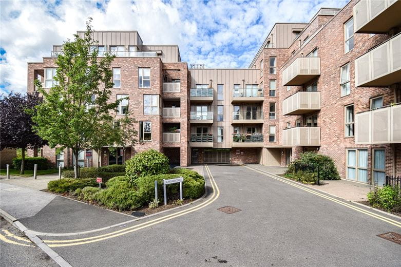 3 bedroom flat, Scholars Court, Harrison Drive CB2 - Available