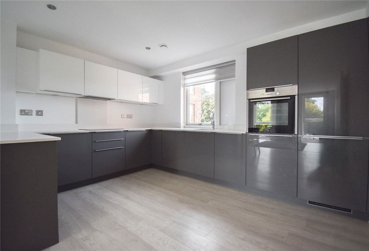 3 bedroom flat, Scholars Court, Harrison Drive CB2 - Let Agreed