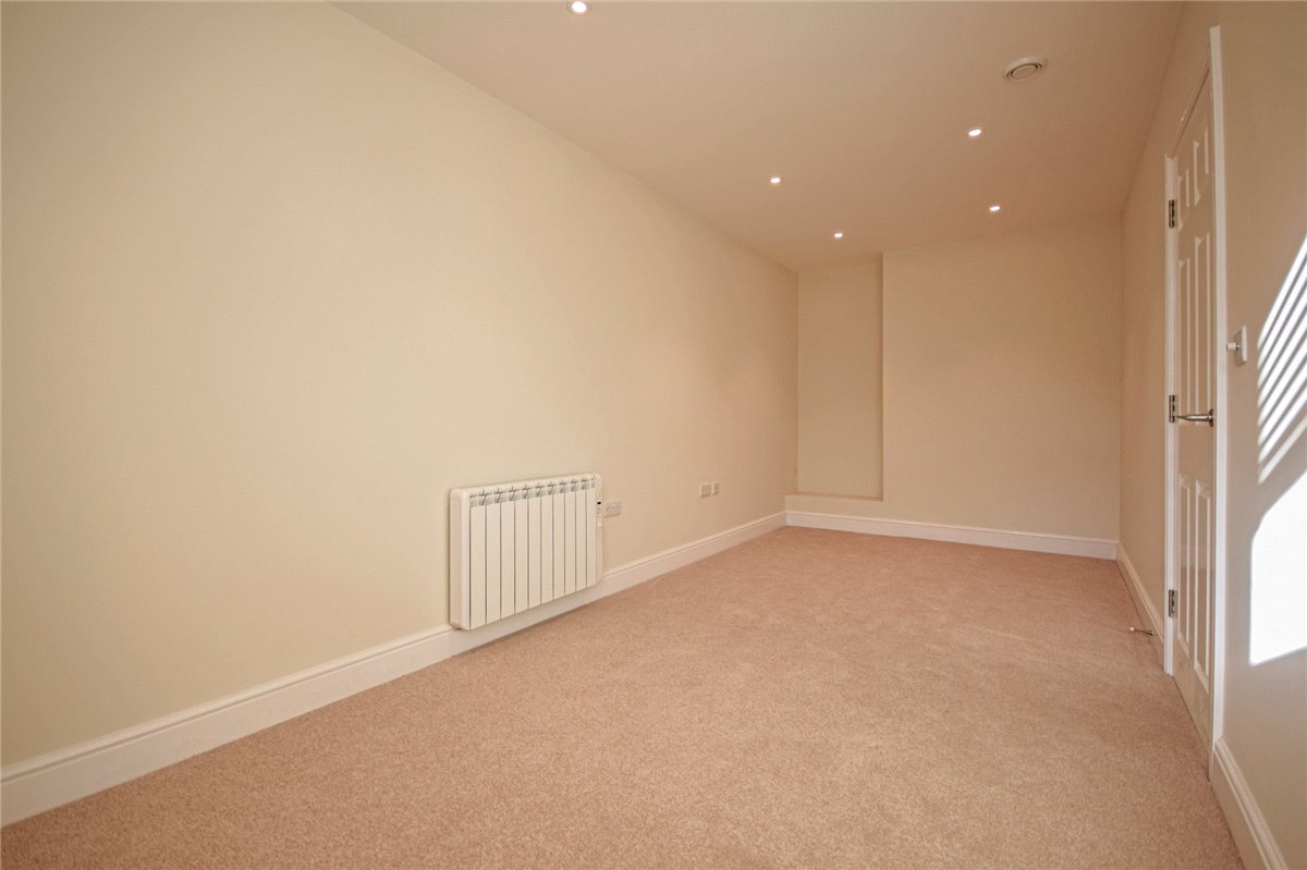 2 bedroom flat, The Courtyard, 49 Market Street CB7 - Let Agreed