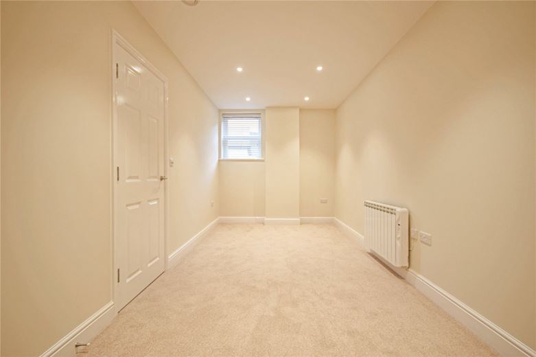 2 bedroom flat, The Courtyard, 49 Market Street CB7 - Let Agreed