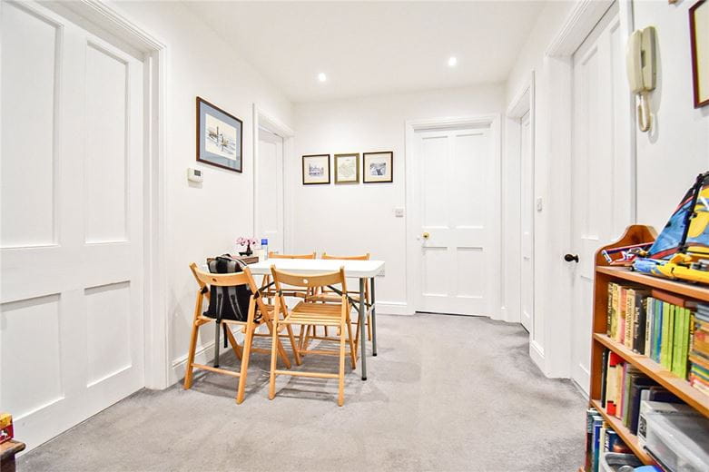 2 bedroom flat, The Pantiles, West Fen Road CB6