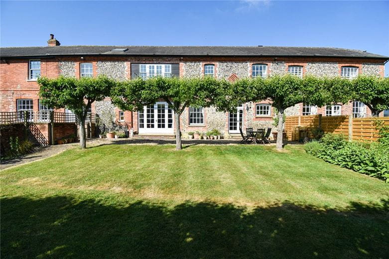 3 bedroom cottage, Newmarket Road, Kirtling CB8 - Available