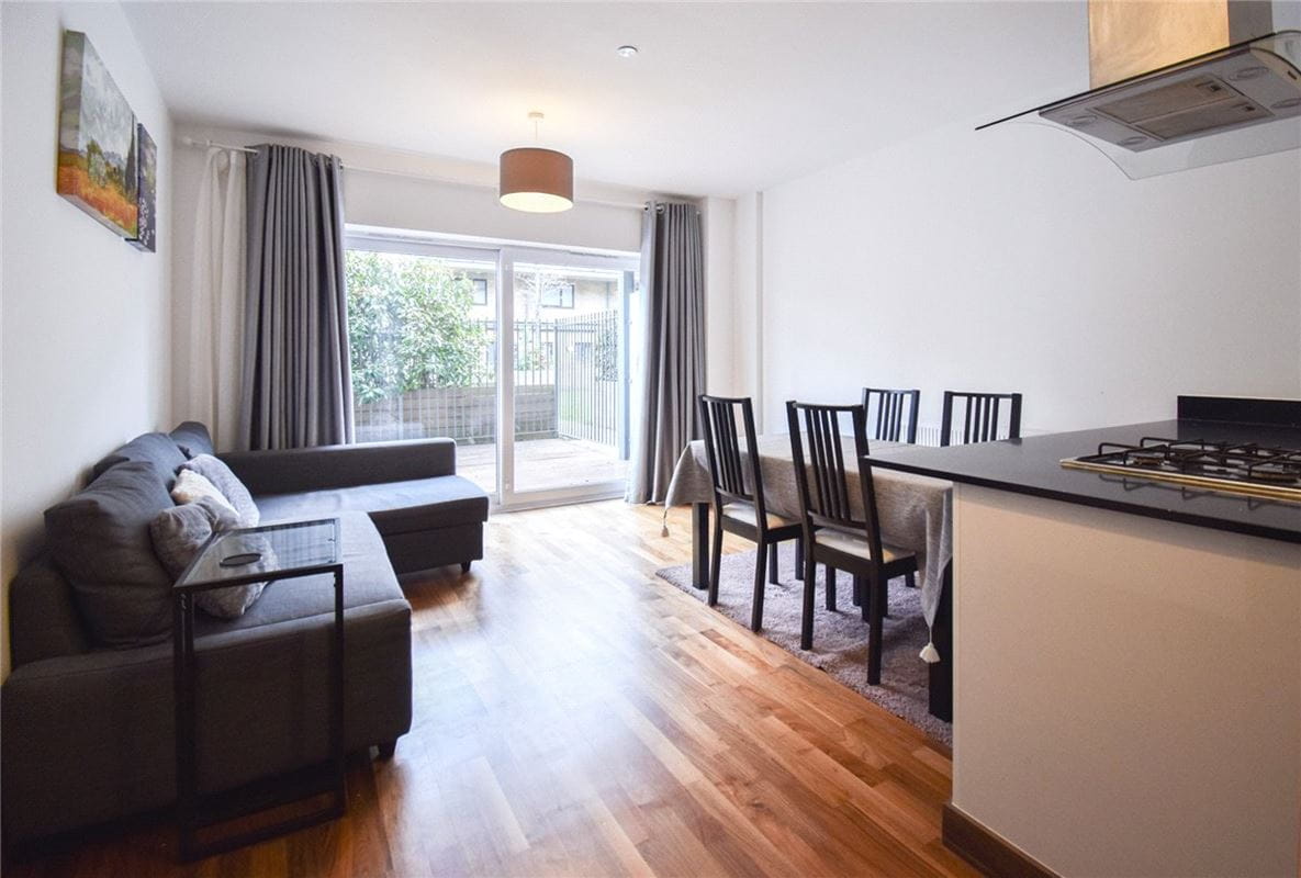 2 bedroom flat, Flamsteed Close, Cambridge CB1 - Let Agreed