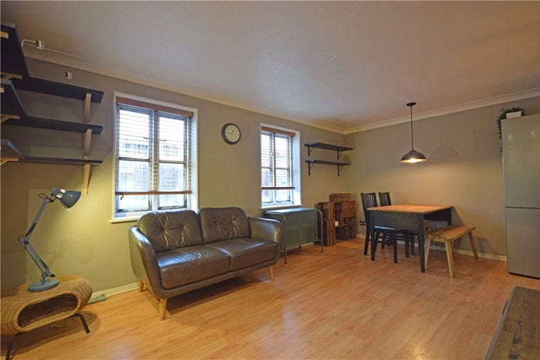 1 bedroom flat, Prince Henry Court, Victoria Road CB4 - Let Agreed