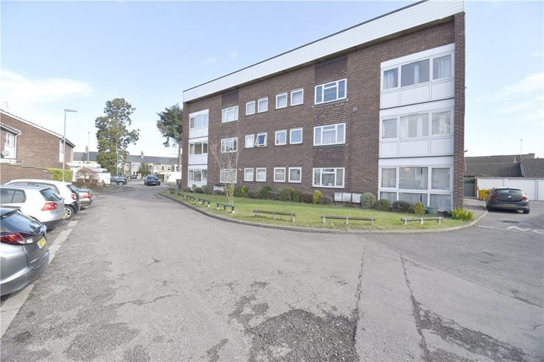 2 bedroom flat, Kensington Court, Quainton Close CB5 - Available