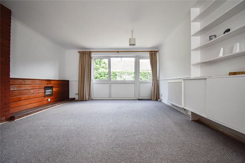 2 bedroom flat, Kensington Court, Quainton Close CB5 - Available
