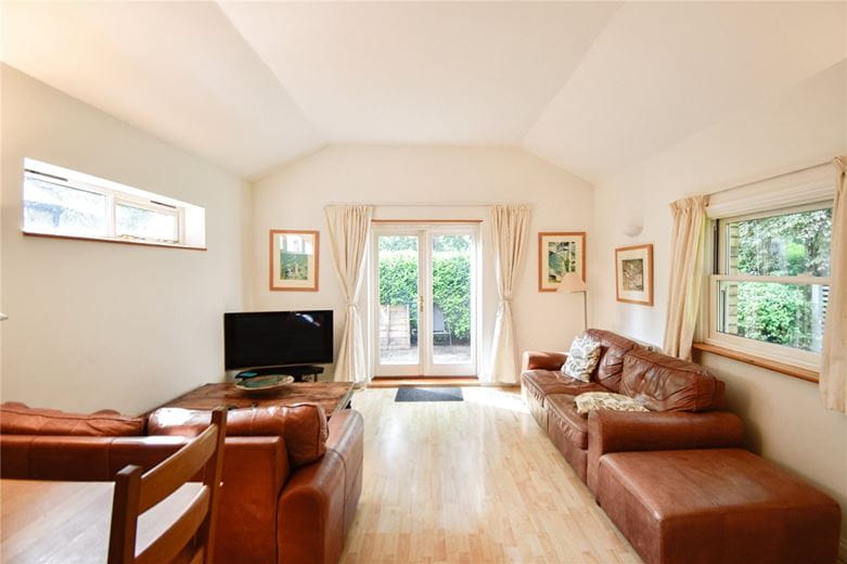 2 bedroom bungalow, Trinity Farm Lodge, Huntingdon Road CB3 - Available