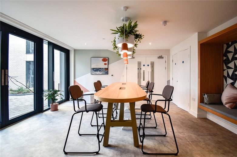 2 bedroom flat, Turing Way, Cambridge CB3 - Available