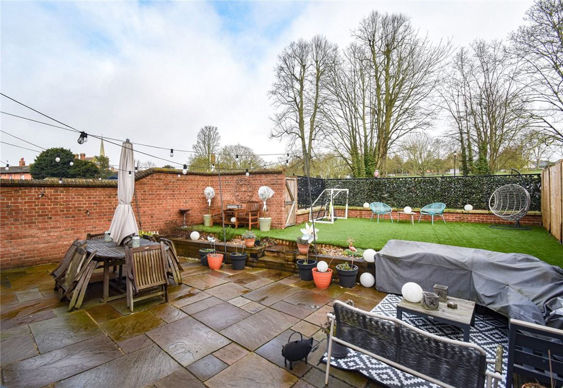 4 bedroom house, Constable Place, East Street CB10 - Let Agreed