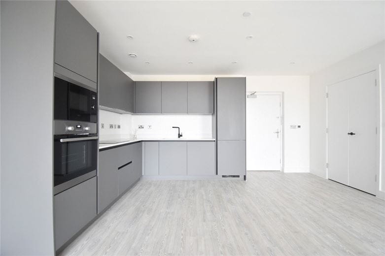 1 bedroom flat, Appleton Way, Cambridge CB3 - Available