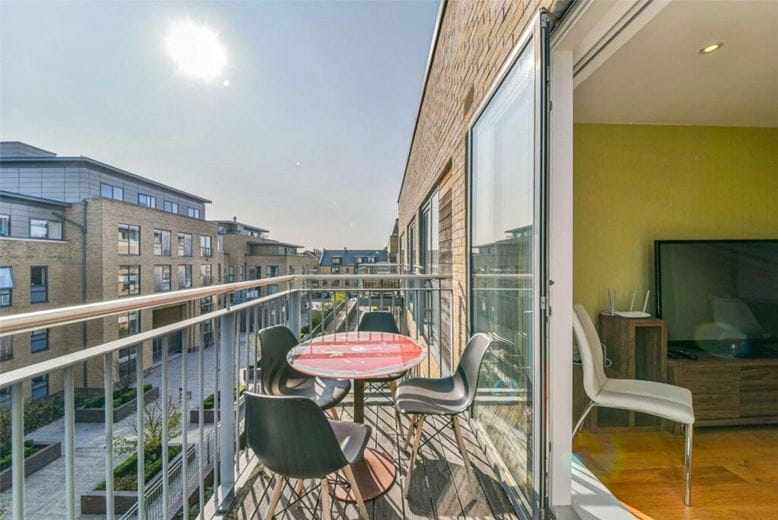 2 bedroom flat, Keynes House, Kingsley Walk CB5 - Available