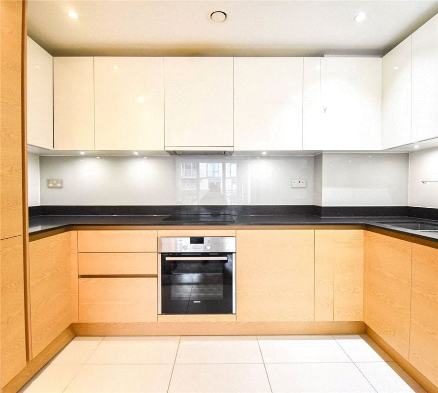 2 bedroom flat, Keynes House, Kingsley Walk CB5 - Available