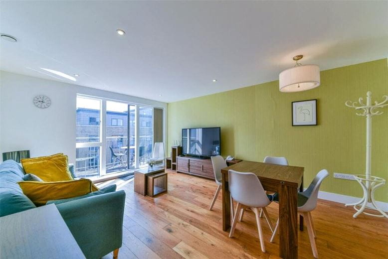 2 bedroom flat, Keynes House, Kingsley Walk CB5 - Available