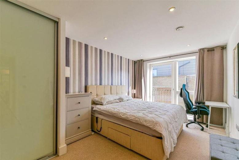 2 bedroom flat, Keynes House, Kingsley Walk CB5 - Available