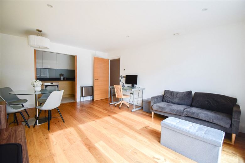 2 bedroom flat, Keynes House, Kingsley Walk CB5 - Let Agreed