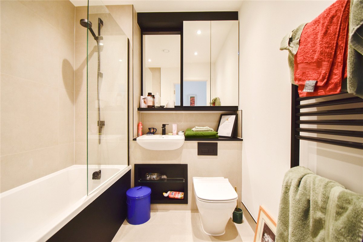 2 bedroom flat, Aston Terrace, Cambridge CB3 - Available