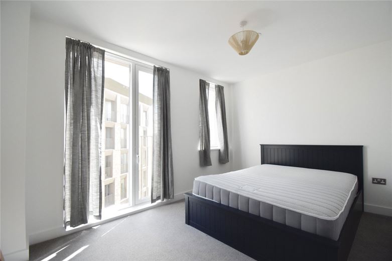 2 bedroom flat, Aston Terrace, Cambridge CB3 - Available