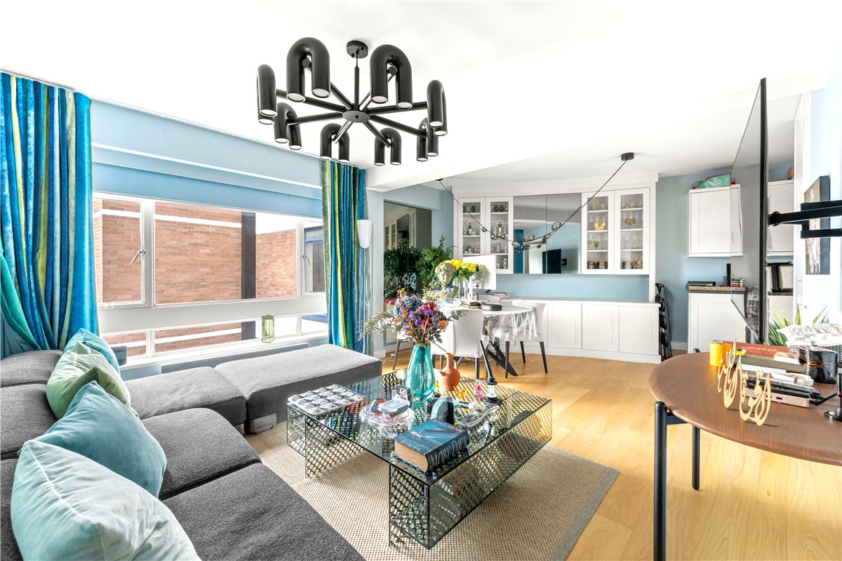 1 bedroom flat, Hereford House, 11 Ovington Gardens SW3 - Available