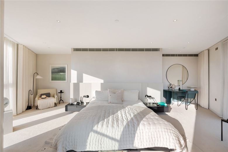 4 bedroom flat, Waterfront Drive, Chelsea Waterfront SW10 - Available