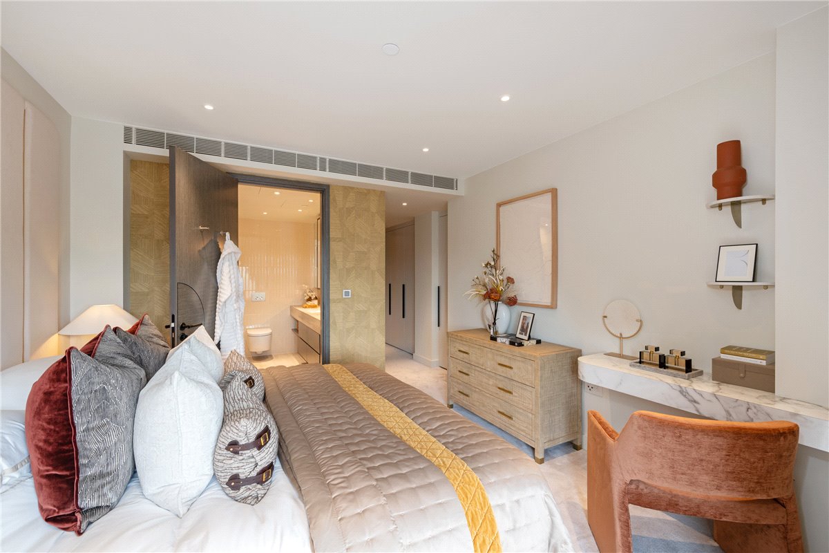 3 bedroom flat, Waterfront Drive, Chelsea Waterfront SW10 - Available