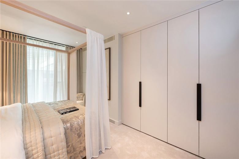 4 bedroom flat, Waterfront Drive, Chelsea Waterfront SW10 - Available