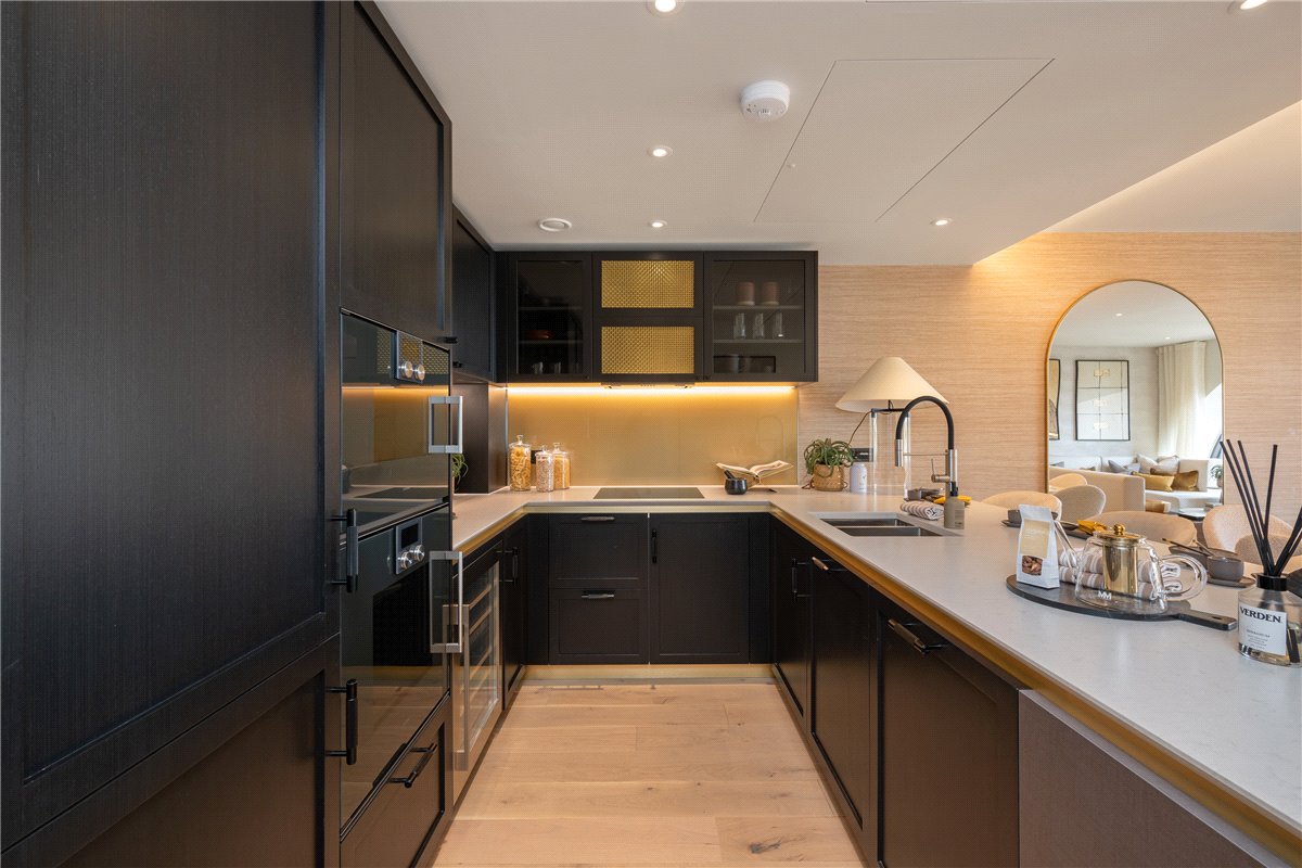 4 bedroom flat, Waterfront Drive, Chelsea Waterfront SW10 - Available