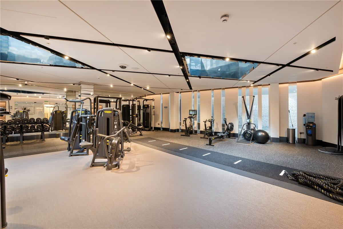 4 bedroom flat, Waterfront Drive, Chelsea Waterfront SW10 - Available