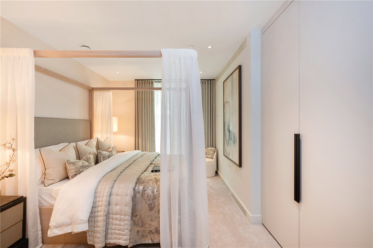 4 bedroom flat, Waterfront Drive, Chelsea Waterfront SW10 - Available