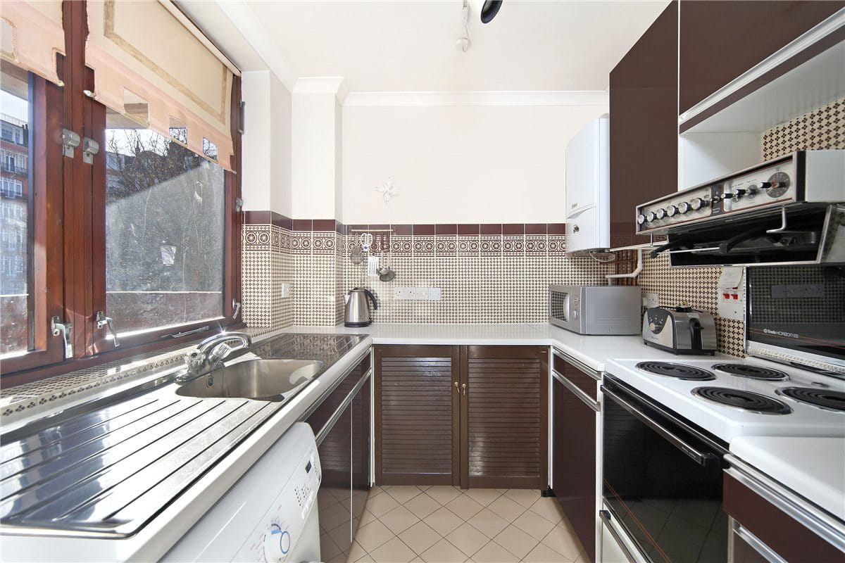 2 bedroom flat, Manderley, Oakwood Court W14 - Sold