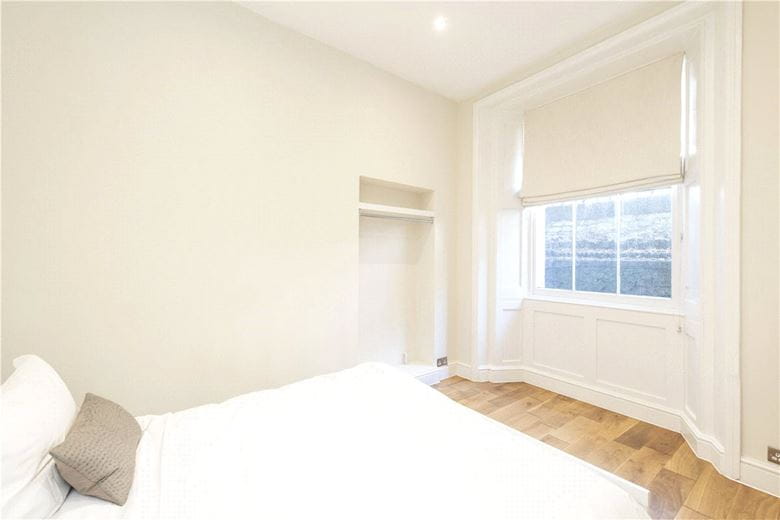 2 bedroom flat, Cromwell Road, Earls Court SW5 - Available