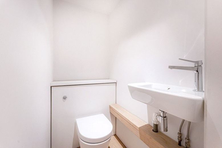 1 bedroom flat, Airlie Gardens, Kensington W8 - Available