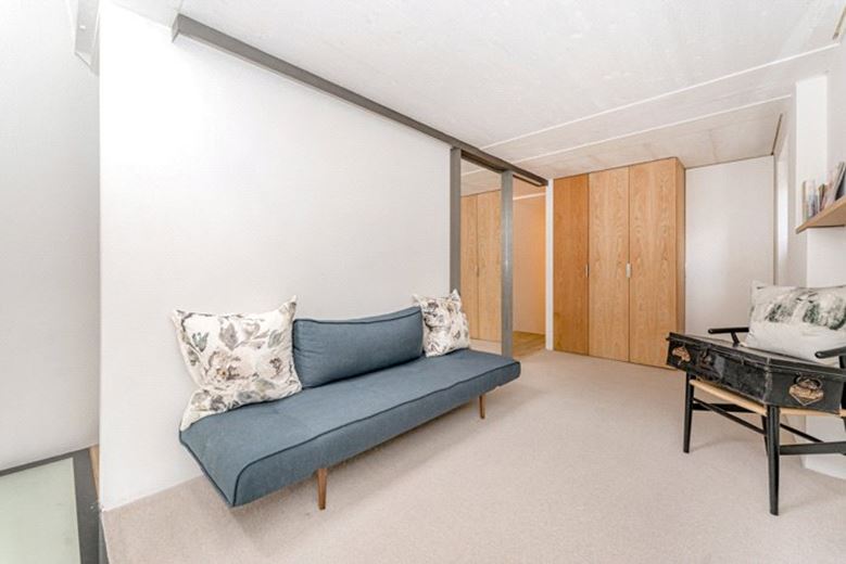 1 bedroom flat, Airlie Gardens, Kensington W8 - Available