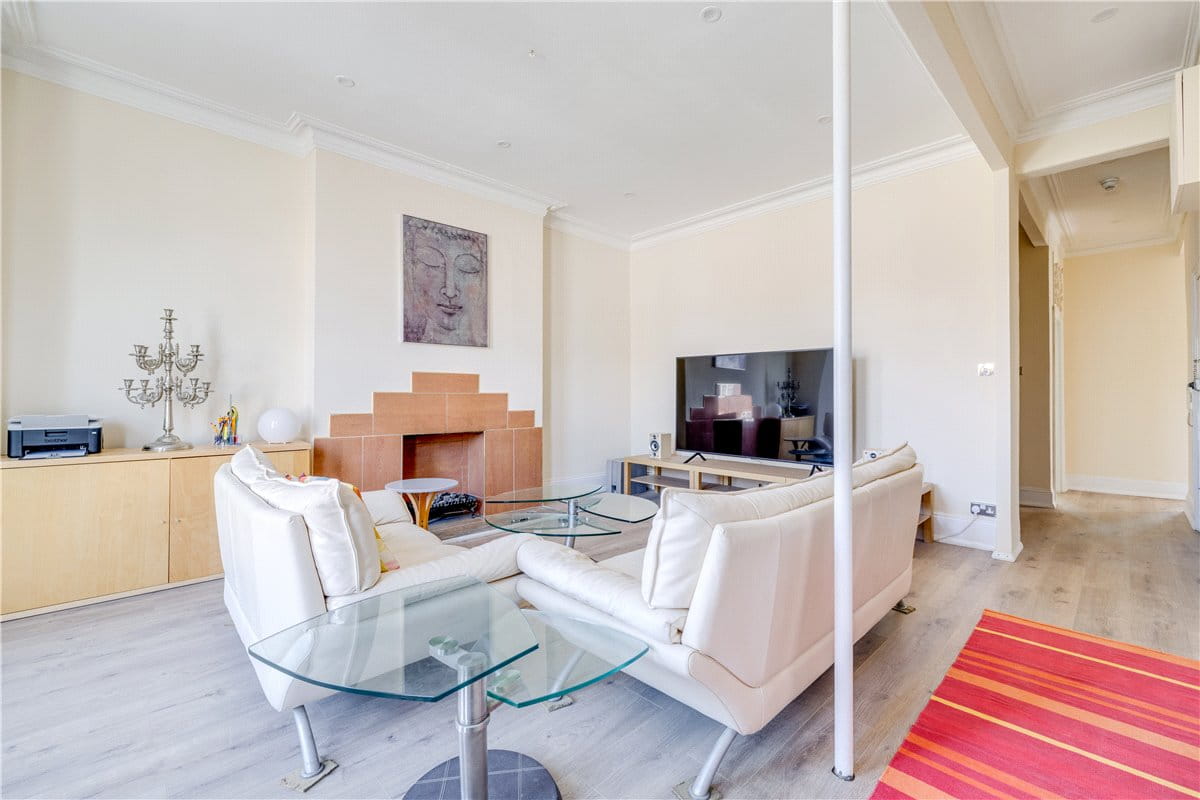 2 bedroom flat, Holland Road, West Kensington W14 - Available