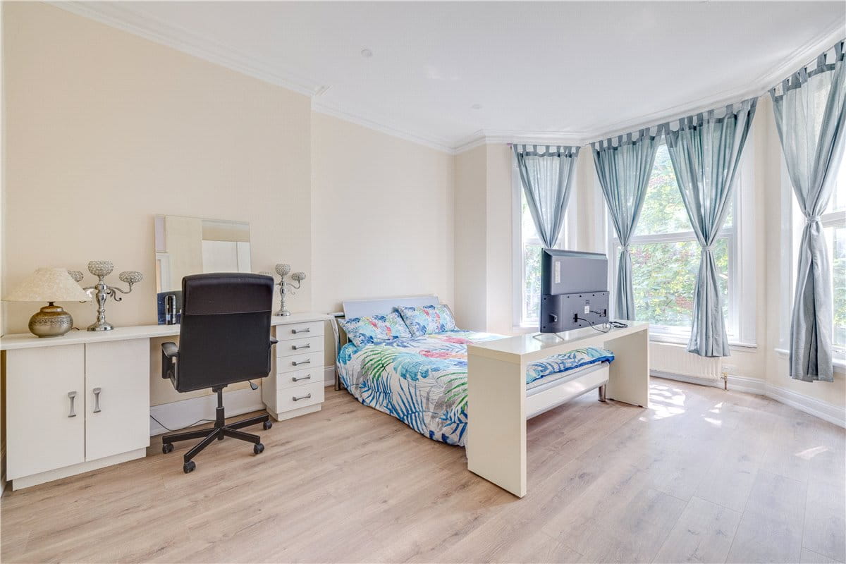 2 bedroom flat, Holland Road, West Kensington W14 - Available