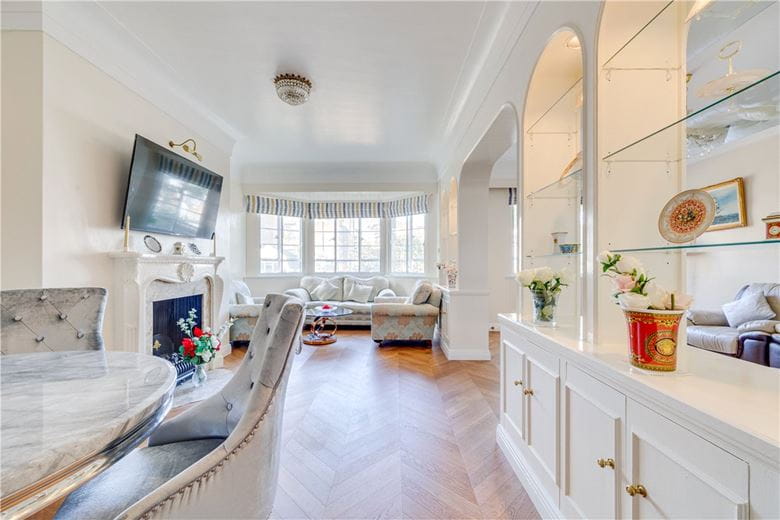 3 bedroom flat, Albion Street, Tyburnia W2 - Available